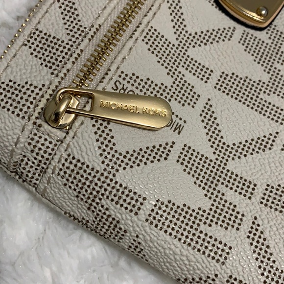 Michael Kors Large Logo Wristlet - Picture 4 of 15